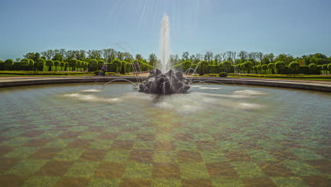 Fountain-with-checkerboard-pattern-in-front-of-Rundale-Palace-Museum