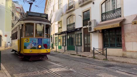 Traditional-Lisbon-trolley-car-at-the-Lisbon-streets