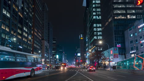 Gangnam-Boulevard-O-Gangnam-daero-Street-Tráfico-Nocturno-Timelapse---Movimiento-De-Alejamiento