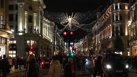 Regents-Street-Weihnachtsfeier-Mit-Hunderten-Von-Menschen,-London,-Vereinigtes-Königreich