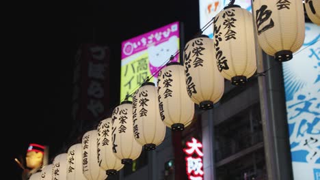 Laternen-Entlang-Des-Dotonbori-Kanals-In-Osaka-Für-Das-Mittsommerfest