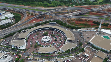 Disparo-De-Un-Dron-Sobre-El-Centro-Comercial-La-Lucia,-Durban,-Sudáfrica