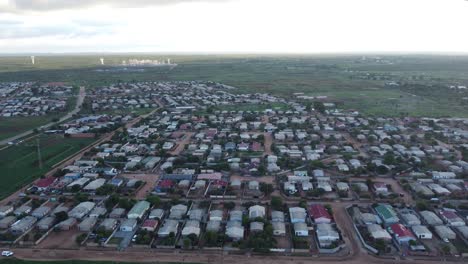 Video-De-Drones-Del-Municipio-Suburbano-De-Alta-Densidad-De-Emganwini-En-Bulawayo,-Zimbabwe