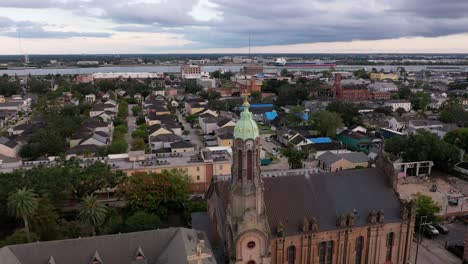Aerial-reveal-of-the-French-Quarter-in-New-Orleans,-Louisiana-post-Hurricane-Ida
