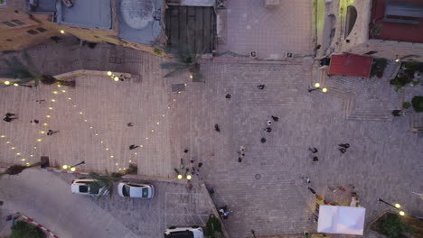 Blick-Von-Oben-Nach-Unten-Auf-Den-Eingang-Zur-Altstadt-Von-Jaffa-In-Der-Nacht-Der-Silvesterfeiern