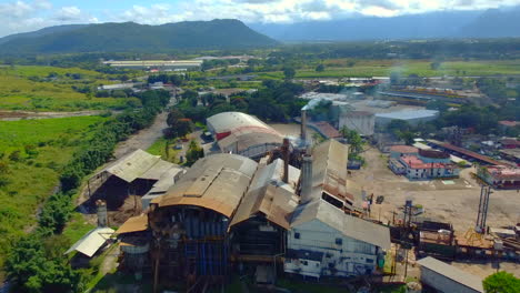 Schöne-Luftaufnahme-Mit-Drohne-Der-Zuckerindustrie-In-Der-Stadt-Cordoba,-Veracruz,-Mexiko