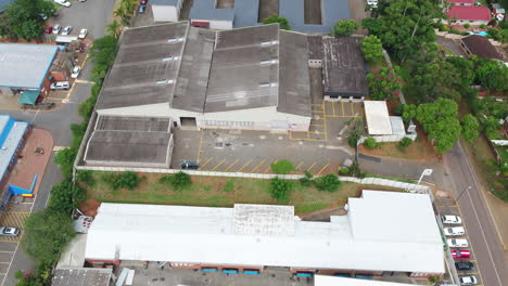 Disparo-De-Un-Dron-Sobre-Un-Almacén-Comercial-En-Durban,-Sudáfrica