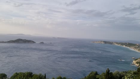 Mirando-La-Vista-Excepcional-Del-Mar