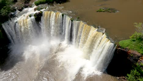 São-Romão-waterfall,-at-Farinha-River---Chapada-das-Mesas-National-Park,-Carolina,-Maranhão,-Northeast-Brazil