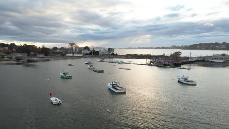 Luftaufnahmen-Von-Booten-Im-Bailey-Island-Wharf