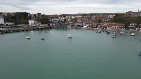 Folkestone-Harbour,-Kent,-Großbritannien,-4k-Luftaufnahmen