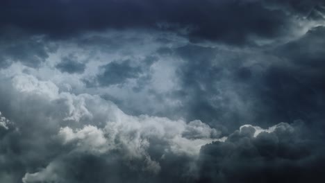Gewitter,-Filmische-Kumulonimbuswolken,-Die-Sich-Am-Himmel-Bewegen