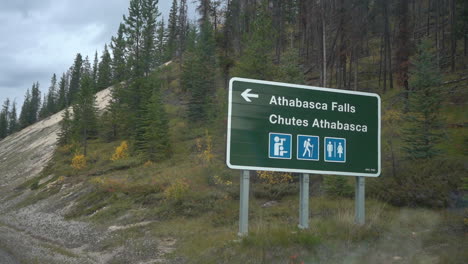 Athabasca-Fällt-Straßenschild