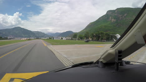 Captain's-view-taxiing-an-aircraft-onto-the-ramp-by-ground-marshaller