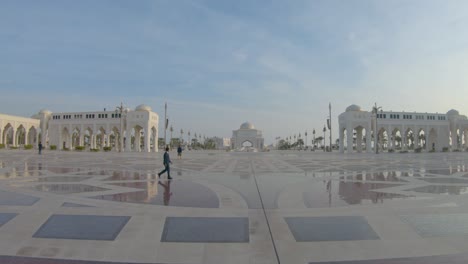 Palacio-Presidencial-Qasr-Al-Watan-En-La-Entrada-De-Abu-Dhabi,-Plaza-De-Mosaico-De-Mármol