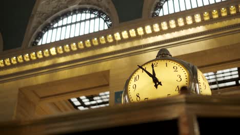 Primer-Plano-Del-Reloj-De-La-Taquilla-De-La-Estación-Grand-Central