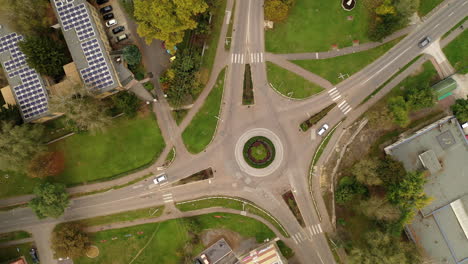 Topdown-earial-view-of-a-roundabout-in-an-urban-environment
