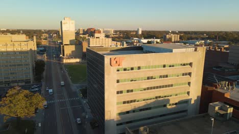 Aerial-Footage-of-University-of-Tennessee-Health-Science-Center-in-Memphis-Tennessee-4K