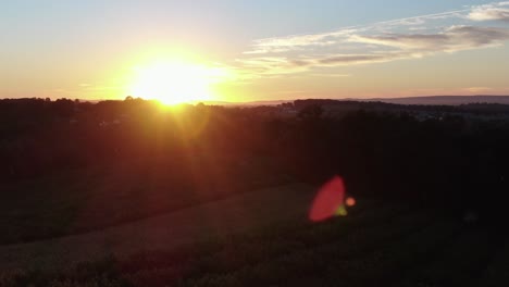 Steigende-Luft-Des-Schönen-Morgens-Sonnenaufgang-Unter-Rollenden-Hügeln-In-Lancaster-County-Pennsylvania,-Usa