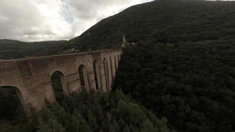 High-speed-aerial-fpv-drone-approach-of-Ponte-delle-Torri,-Spoleto