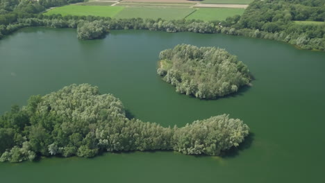 Aerial-drone-shot-of-the-small-islands-in-the-middle-of-the-lake