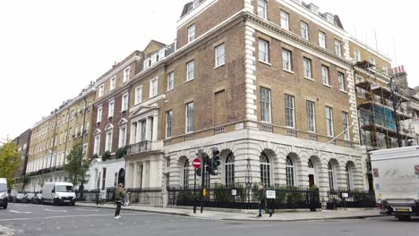 Harley-street-people-walk-around-wearing-masks