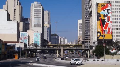 Paisaje-Urbano-De-Sao-Paulo:-Tráfico-De-Vehículos,-Arquitectura-De-La-Ciudad,-Avenida-Prestes-Maia,-Centro