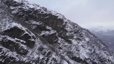 Langsame-Parallaxe-Von-Bergkämmen-Im-Schwedischen-Skandengebirge---Luftbildaufnahme
