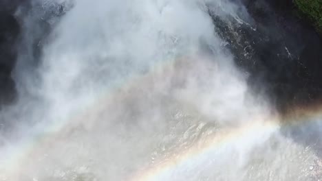 Regenbogen-Wasserfall-Schwenken-Drohnenantenne-Hawaii