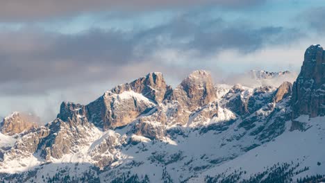 Time-lapse-De-Nubes-Sobre-Catinaccio-D&#39;antermoia,-Dolomitas.-Italia