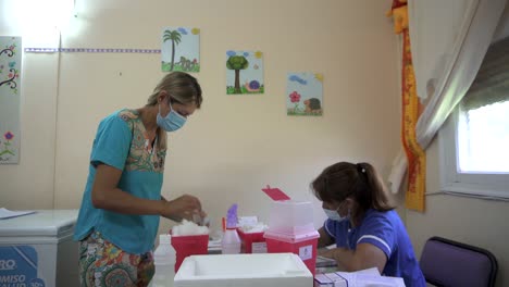 Trabajadores-De-Salud-Del-Hospital-Gral-San-Martin-Continúan-Con-La-Campaña-De-Vacunación-Contra-El-Covid-19
