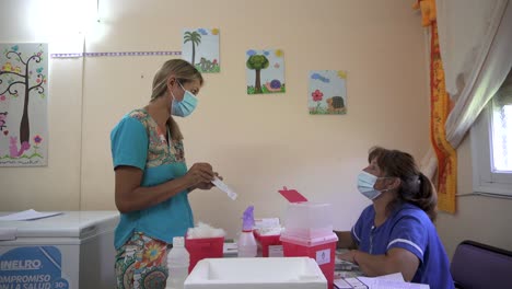 Trabajadores-De-Salud-Del-Hospital-Gral-San-Martin-Continúan-Con-La-Campaña-De-Vacunación-Contra-El-Covid-19