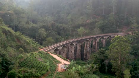 Imágenes-Aéreas-Del-Puente-De-9-Arcos-En-Ella,-Sri-Lanka