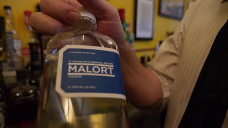 Flasche-Malort,-Bar-Zu-Hause