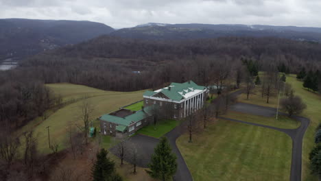 Panorámica-360-Alrededor-De-La-Casa-Del-Gobernador-Morgantown,-Virginia-Occidental