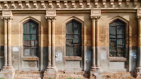 Trabajo-De-Ladrillo-Y-Diseño-De-Ventanas-Del-Mercado-De-La-Emperatriz