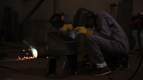 Rotating-circular-saw-blade-with-fire-sparks