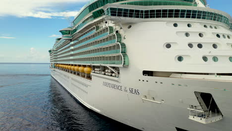 Revealing-drone-shot-of-a-docked-cruise-ship-in-the-Cayman-Islands-with-other-ships-nearby