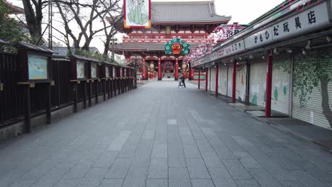 Tokyo,Japan:-slowmotion-pov-moving-into-shopping-street-at-the-Sensoji-japanese-temple-in-Asakusa-area-in-early-morning