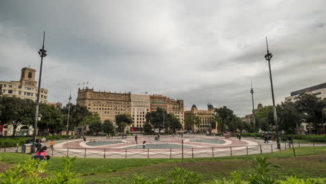 Zeitraffer-Plaza-Catalunya-Barcelona-Spanien-Stadtverkehr-Stadtleben-Katalonien-Boulevard-Architektonisch-Stadtbild