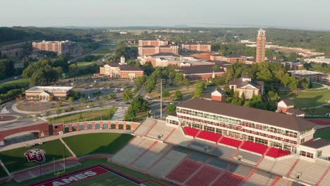 Estadio-De-Fútbol-De-Las-Llamas-De-La-Universidad-De-La-Libertad