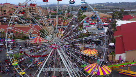 Close-Up-Of-A-Ferris-Wheel-Rotating-Upright-With-Passengers-At-The-San-Diego-County-Fair-In-Del-Mar,-California