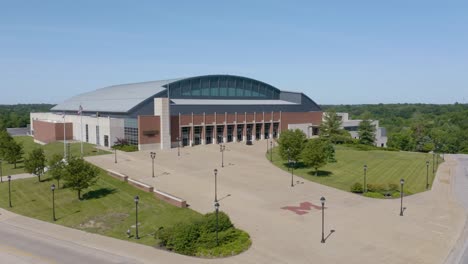 Low-Establishing-Shot-of-Mizzou-Arena,-Home-of-the-Mizzou-Tigers