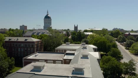 Aerial-Pedestal-Up-Reveals-University-of-Missouri-College-Campus