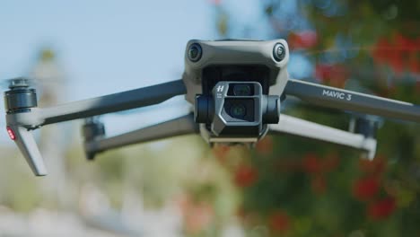Detail-frontal-shot-of-the-new-dji-mavic-3-drone-operating