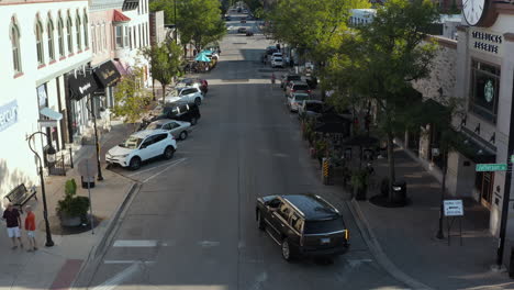 Vista-De-La-Calle-De-Naperville-En-Un-Día-Soleado-En-Joliet,-Illinois