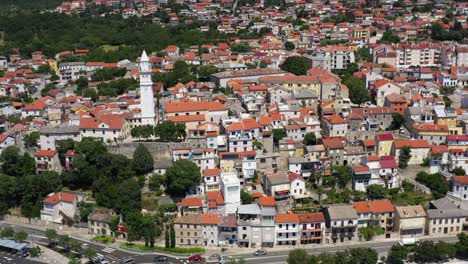 Luftaufnahme-Der-Stadt-Crikvenica,-Region-Kvarner-Bucht-In-Kroatien---Drohnenaufnahme