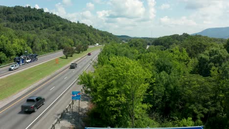 Welcome-to-Tennessee-sign-along-interstate-highway