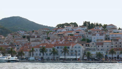 Panorama-Of-Docked-Vessels-And-Waterfront-Buildings-At-The-Harbour-Of-Hvar-In-Croatia