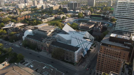 Una-Vista-Aérea-Del-Museo-Real-De-Ontario,-Toronto